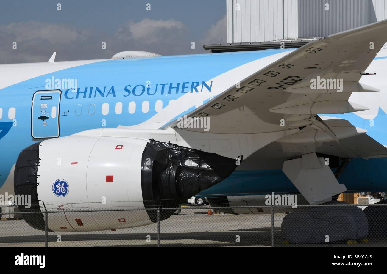 Uno dei tanti jet Boeings 787-Dream-Liner che non sono ad alta voce si trova all'aeroporto Southern California Logistics di Victorville CA/USA. Martedì 22 febbraio 2022. Il mese scorso, Boeing ha detto che alcune parti in titanio 787 sono state prodotte in modo improprio negli ultimi tre anni, l'ultimo di una serie di problemi per affliggere gli aerei a fusoliera larga. Il difetto è stato riscontrato quando la Boeing si è scontrata con altri problemi nel 787 che hanno causato la riduzione della produzione e l'interruzione delle consegne da maggio. (Immagine di credito: © Gene Blevins/ZUMA Press Wire) Foto Stock