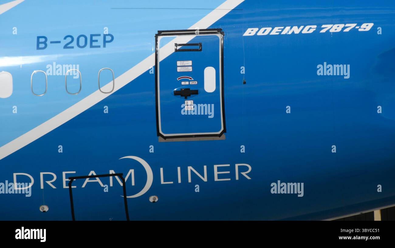 Uno dei tanti jet Boeings 787-Dream-Liner che non sono ad alta voce si trova all'aeroporto Southern California Logistics di Victorville CA/USA. Martedì 22 febbraio 2022. Il mese scorso, Boeing ha detto che alcune parti in titanio 787 sono state prodotte in modo improprio negli ultimi tre anni, l'ultimo di una serie di problemi per affliggere gli aerei a fusoliera larga. Il difetto è stato riscontrato quando la Boeing si è scontrata con altri problemi nel 787 che hanno causato la riduzione della produzione e l'interruzione delle consegne da maggio. (Immagine di credito: © Gene Blevins/ZUMA Press Wire) Foto Stock