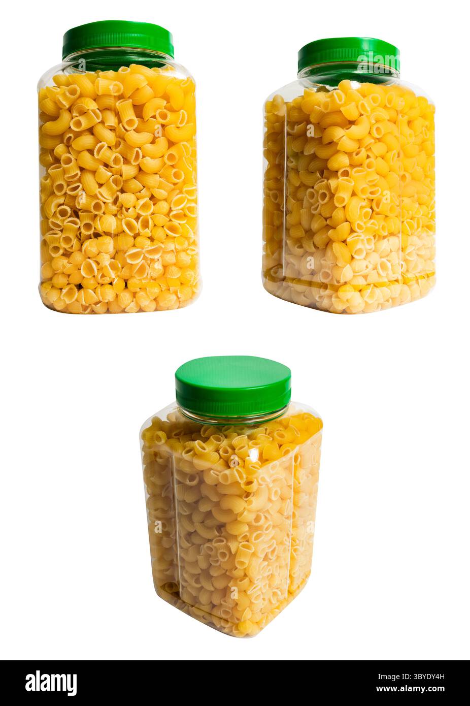 Foto isolata della pasta in un contenitore per bottiglie di plastica su sfondo bianco. Foto Stock