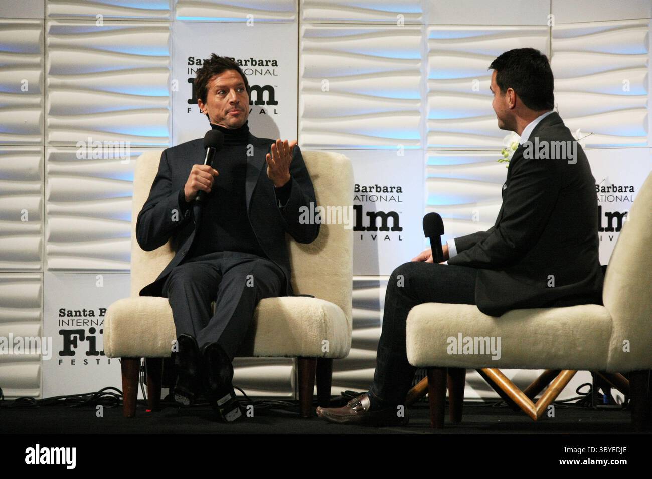 5 marzo 2022, Santa Barbara, CA, USA: Simon Rex appare sul palco alla presentazione del Virtuosos Award durante il 37° Festival annuale del cinema internazionale di Santa Barbara all'Arlington Theatre il 5 marzo 2022 a Santa Barbara, California. (Immagine di credito: © imageSPACE tramite ZUMA Press Wire) Foto Stock