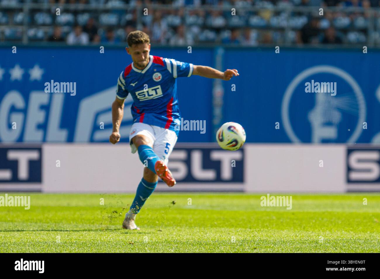 Rostock, Germania 19. Juli 2025: Testspiel - 2025/2026 - FC Hansa Rostock vs. Aston Villa Im Bild: Marco Schuster (Hansa Rostock) Foto Stock