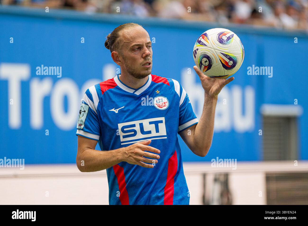 Rostock, Germania 19. Juli 2025: Testspiel - 2025/2026 - FC Hansa Rostock vs. Aston Villa Im Bild: Adrien Lebeau (Hansa Rostock) Foto Stock