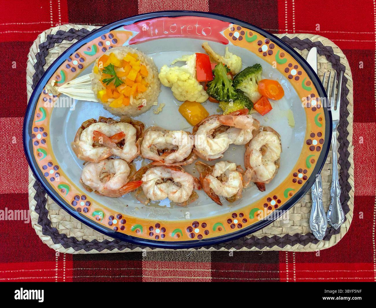 Camarones al mojo de ajo (gamberi in salsa all'aglio) al ristorante mi Loreto di Loreto, Baja California Sur, Messico. - Immagine stock catturata con smartphone