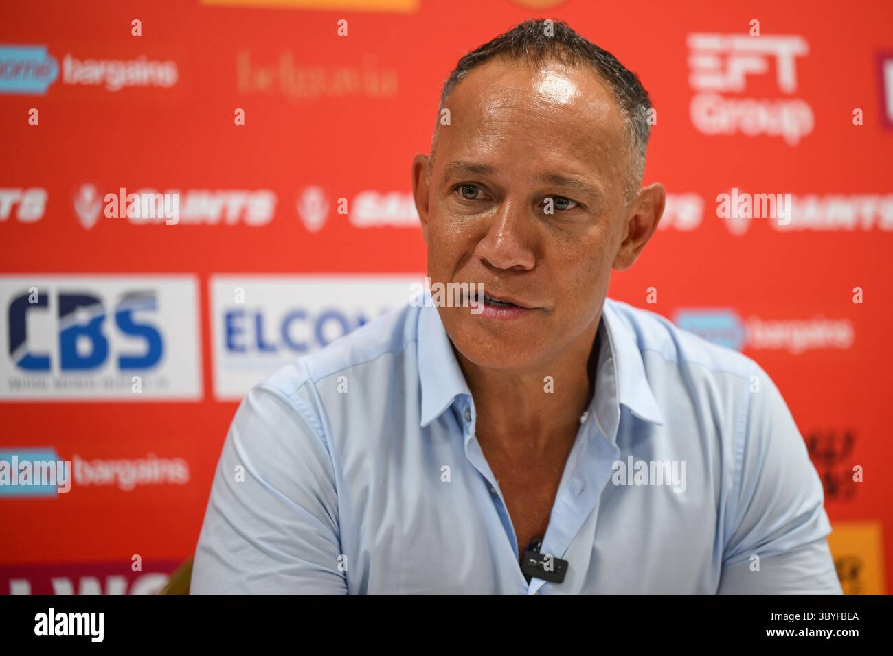 ST.HELENS, INGHILTERRA - 17 LUGLIO 2025: Adrian Lam allenatore di Leigh Leopards nella conferenza stampa post partita dopo il Betfred, Superleague Round 19 Foto Stock