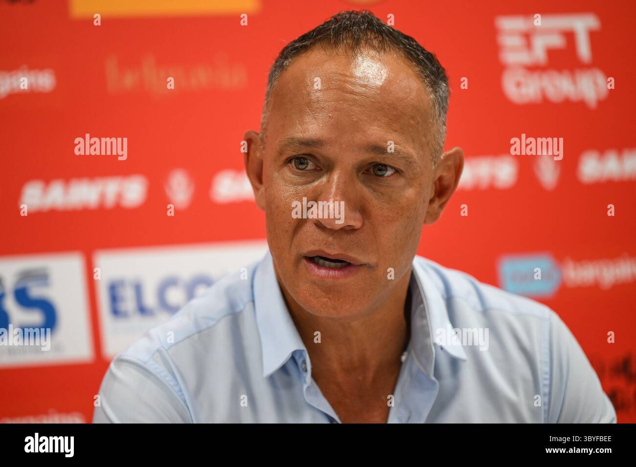ST.HELENS, INGHILTERRA - 17 LUGLIO 2025: Adrian Lam allenatore di Leigh Leopards nella conferenza stampa post partita dopo il Betfred, Superleague Round 19 Foto Stock