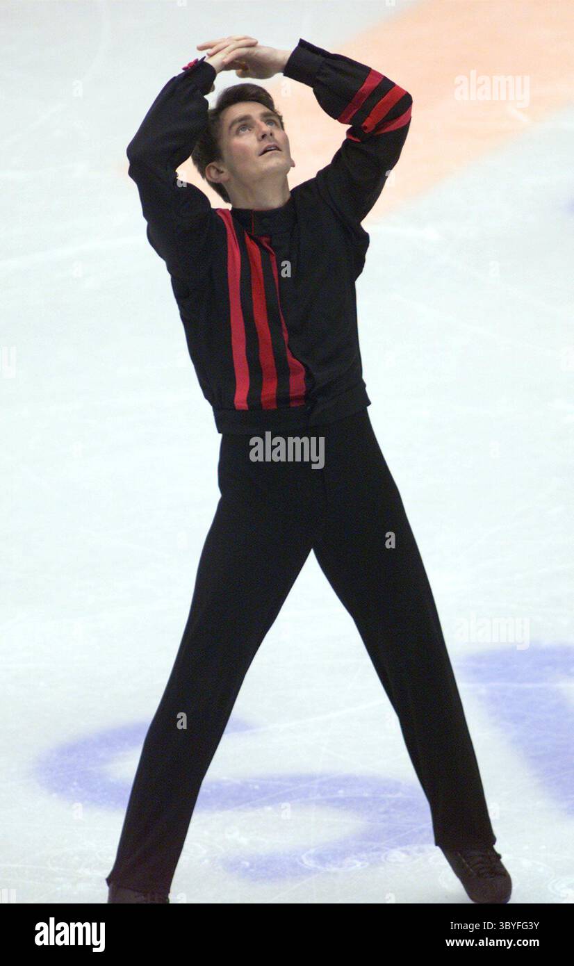 13 feb. 2002 - Stati Uniti - KRT SPORTS STORY SLUGGED: OLY-MENSSHORT KRT FOTOGRAFIA DI DAVID P. GILKEY/DETROIT FREE PRESS (12 febbraio) SALT LAKE CITY, UT - Todd Eldridge, degli Stati Uniti, guarda in alto subito dopo una prestazione deludente nel programma Mens Short Program delle Olimpiadi invernali del 2002 al Salt Lake Ice Center di Salt Lake City, Utah, martedì sera, 12 febbraio. (DE) NC KD BL 2002 (Vert) (immagine digitale) (smd) (immagine di credito: © Detroit Free Press tramite ZUMA Press Wire) Foto Stock