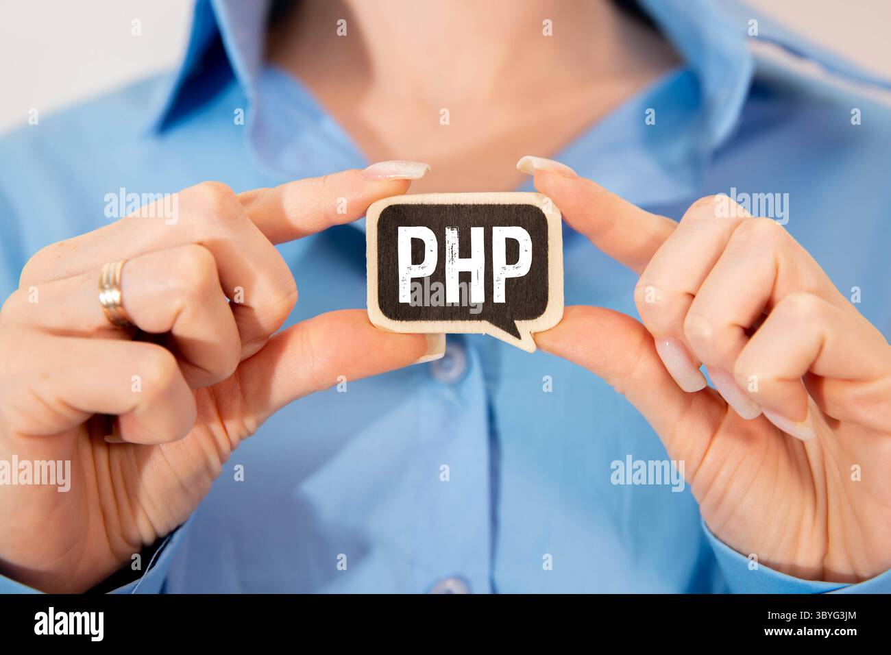 Cubi di legno colorati con testo PHP. PHP è l'acronimo di Hypertext Preprocessor Foto Stock