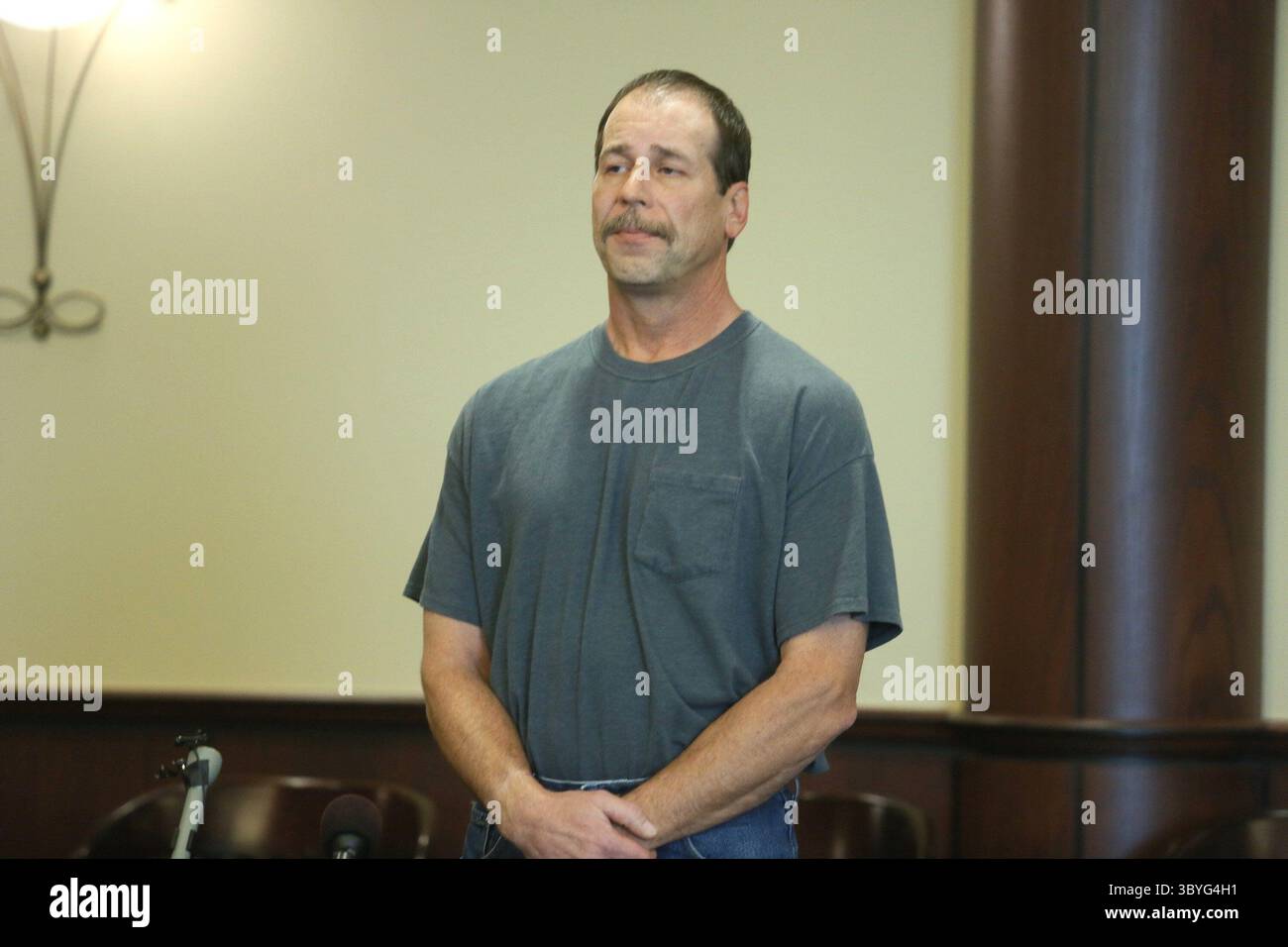 15 novembre 2013 - Dearborn Heights, mi, Stati Uniti - Theodore Wafer è in giudizio nell'aula del 20° distretto di Dearborn Heights del giudice Mark Plawecki a Dearborn Heights, Mich., venerdì 15 novembre 2013. Fu accusato dell'omicidio di Renisha McBride, 19 anni, di Detroit. (Immagine di credito: © Mandi Wright/Detroit Free Press via ZUMA Press Wire) Foto Stock