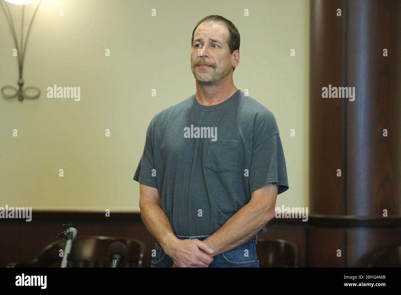 15 novembre 2013 - Dearborn Heights, mi, Stati Uniti - Theodore Wafer è in giudizio nell'aula del 20° distretto di Dearborn Heights del giudice Mark Plawecki a Dearborn Heights, Mich., venerdì 15 novembre 2013. Fu accusato dell'omicidio di Renisha McBride, 19 anni, di Detroit. (Immagine di credito: © Mandi Wright/Detroit Free Press via ZUMA Press Wire) Foto Stock