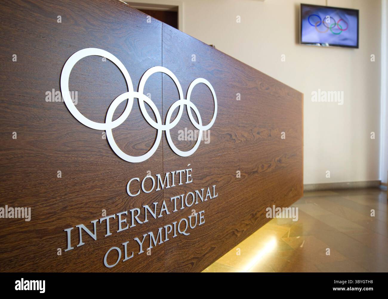 Losanna, Svizzera - 22 maggio 2019: Il Comitato Olimpico Internazionale, CIO, riunione del Comitato Esecutivo con anelli Olimpici presso la sede centrale. Ringe, Comite International Olympique Foto Stock