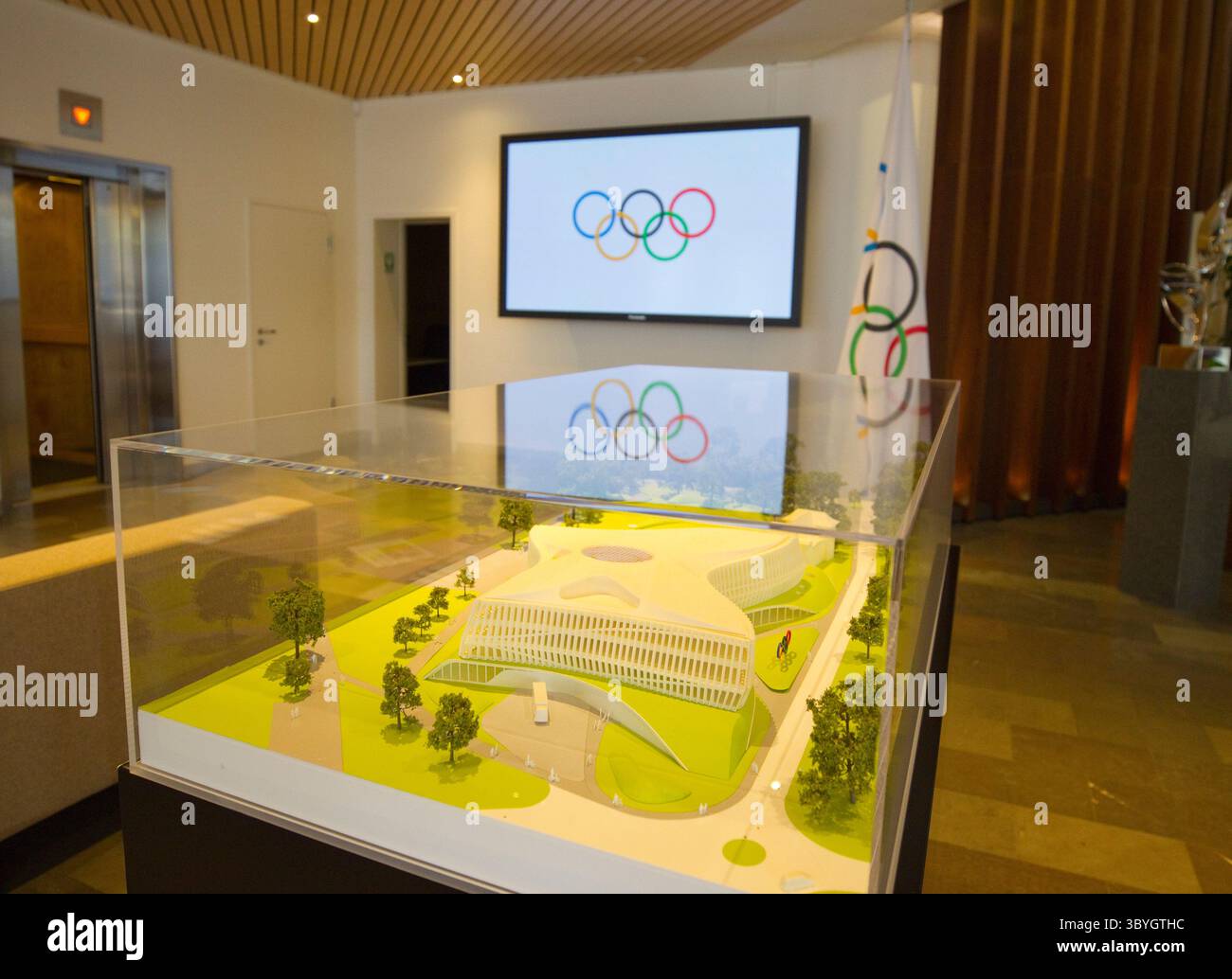 Losanna, Svizzera - 22 maggio 2019: Il Comitato Olimpico Internazionale, CIO, riunione del Comitato Esecutivo con anelli Olimpici presso la sede centrale. Ringe, Comite International Olympique Foto Stock