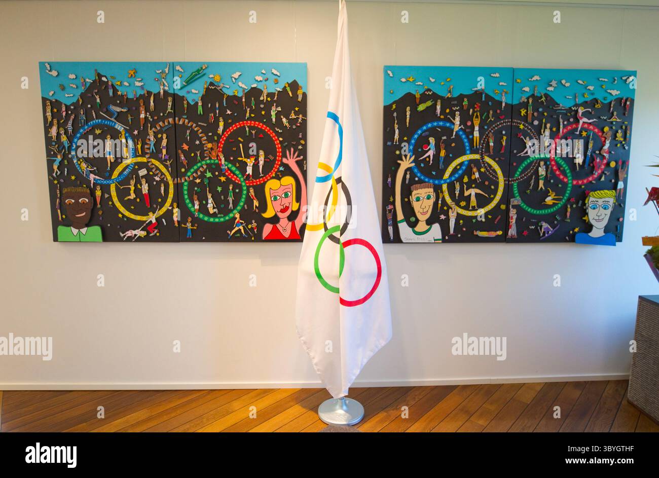 Losanna, Svizzera - 22 maggio 2019: Il Comitato Olimpico Internazionale, CIO, riunione del Comitato Esecutivo con anelli Olimpici presso la sede centrale. Ringe, Comite International Olympique Foto Stock