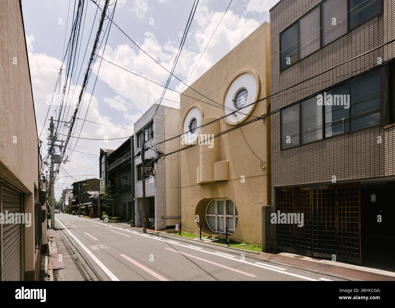 Face House a Kyoto, Giappone. Una casa postmoderna progettata dall'architetto Kazumasa Yamashita Foto Stock