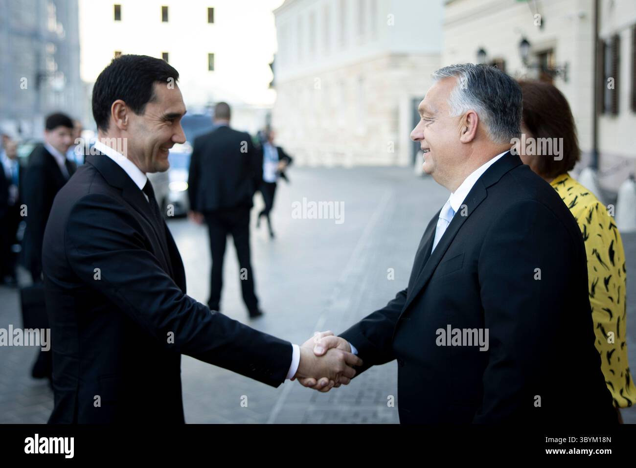 20 agosto 2023, Budapest, Budapest, Ungheria: Budapest (Ungheria), 20/08/2023.- Una foto messa a disposizione dall'Ufficio stampa del PM ungherese mostra il primo ministro ungherese Viktor Orban (R) che riceve il presidente turkmeno Serdar Berdimuhamedow nel suo ufficio a Budapest, Ungheria, il 20 agosto 2023. il presidente turkmeno è a Budapest in visita di lavoro. (Hungría) (immagine di credito: © Zoltan Fischer/handout via ZUMA Press Wire) Foto Stock