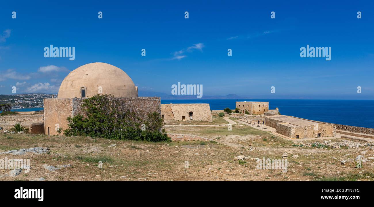Moschea del Sultano Ibrahim nei terreni della fortezza veneziana a Rethymno, Creta, Grecia Foto Stock