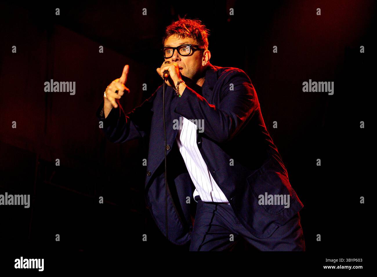 Damon Albarn of Blur si esibisce dal vivo al Lucca Summer Festival di Lucca, Italia, il 22 luglio 2023 Foto Stock