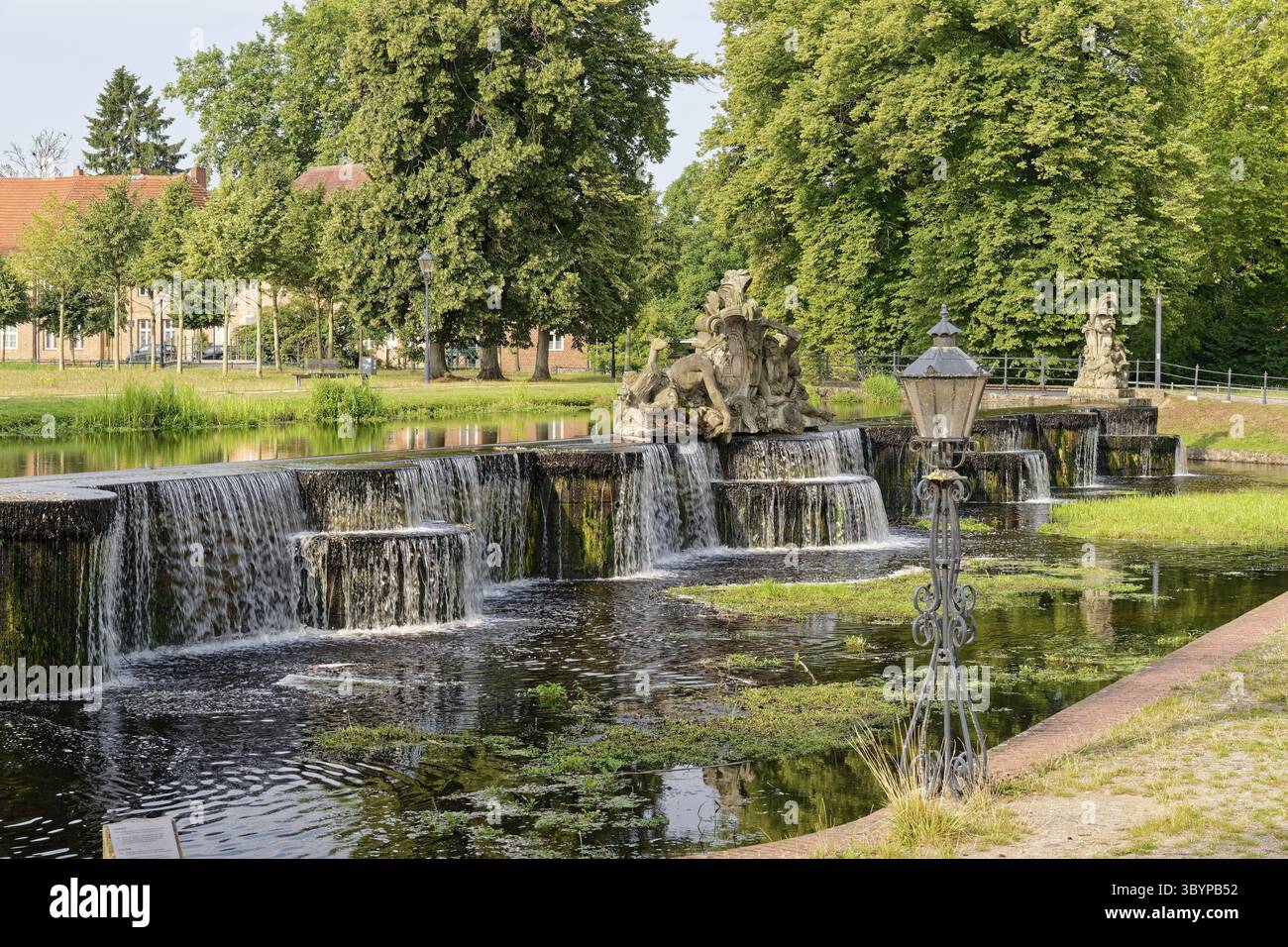 Cascate di fronte al castello di Ludwigslust. Ludwigslust, Meclemburgo-Pomerania occidentale, Germania Foto Stock