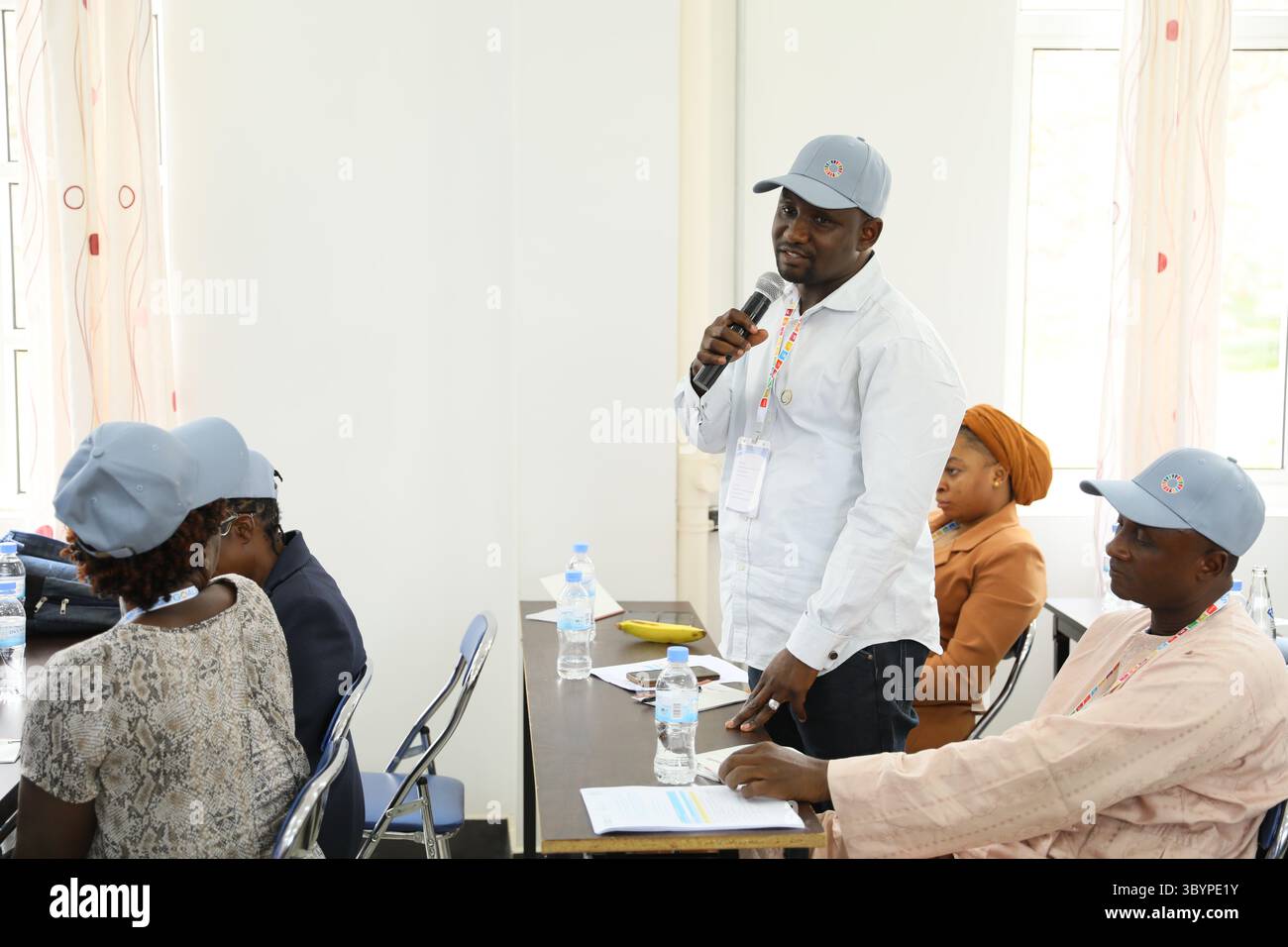 Huye, Ruanda. 16 luglio 2025. Un tirocinante pone una domanda durante il secondo African Training Workshop on Applications of Juncao Technology presso il China-Rwanda Agriculture Technology Demonstration Center nel distretto di Huye, Ruanda, il 16 luglio 2025. PER ANDARE CON "Feature: Dall'erba alla crescita, la tecnologia Juncao supporta il programma di alimentazione scolastica del Ruanda" crediti: Huang Wanqing/Xinhua/Alamy Live News Foto Stock