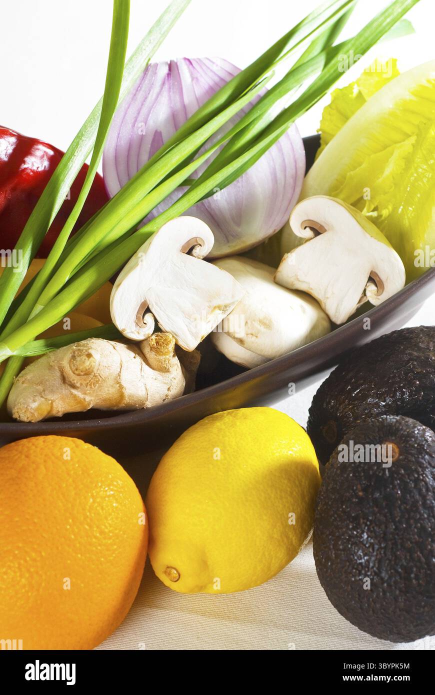 Cibo, frutta e verdura fresche assortite, base per una dieta salutare e nutruition Foto Stock