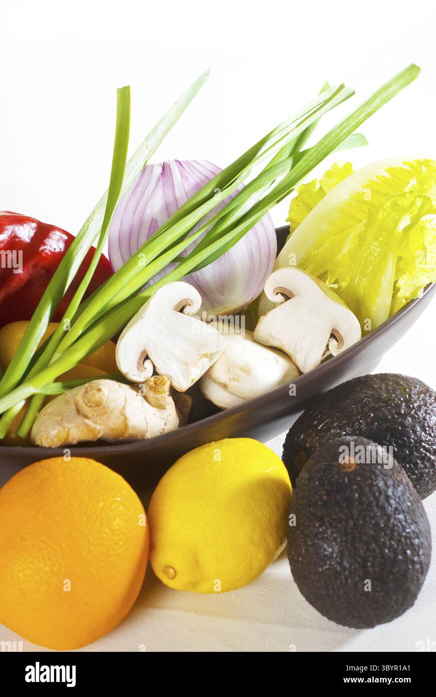 Cibo, frutta e verdura fresche assortite, base per una dieta salutare e nutruition Foto Stock