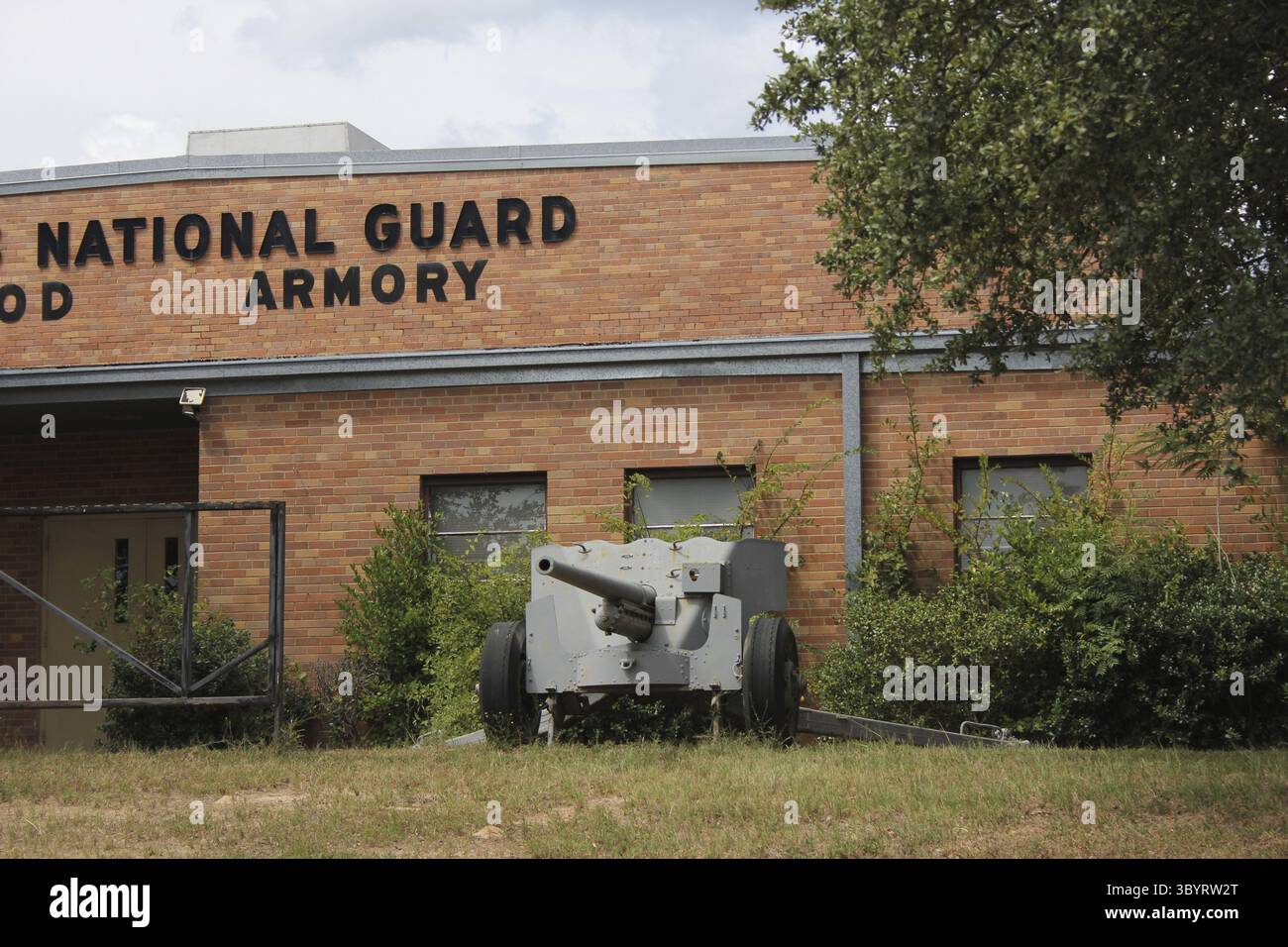 Tyler, Texas - 28 agosto 2024: Armeria abbandonata della Guardia Nazionale del Texas situata a Tyler Texas Foto Stock