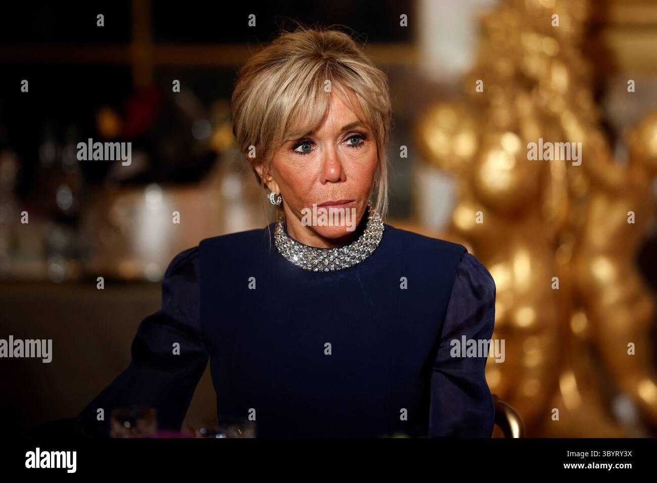 20 settembre 2023, VERSAILLES, Francia: Versailles (Francia), 20/09/2023.- Brigitte Macron, moglie del presidente francese Emmanuel Macron, partecipa a una cena di stato nella sala degli specchi del Palazzo di Versailles, a Versailles, vicino a Parigi, in Francia, il 20 settembre 2023, il primo giorno di una visita di stato nel paese. La visita di stato di tre giorni della coppia reale britannica fu inizialmente pianificata per marzo 2023 e rimandata a causa delle diffuse dimostrazioni in Francia contro le riforme pensionistiche del governo. (Francia, Reino Unido) (immagine di credito: © Benoit Tessier/POOL via ZUMA Press Wire) Foto Stock