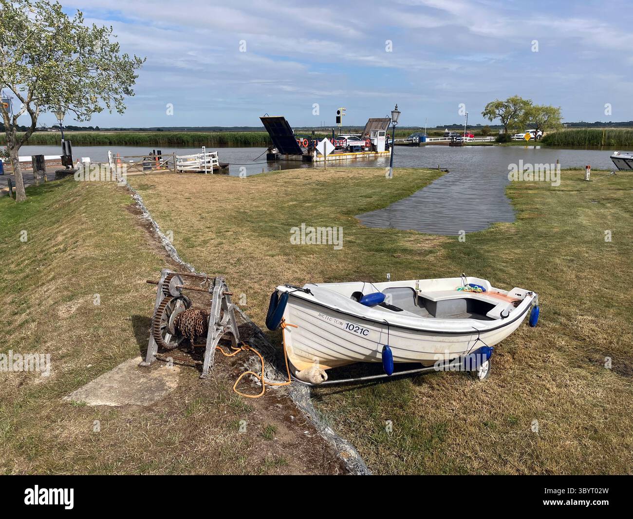 traghetto a catena che attraversa il fiume yare a reedham, norfolk, inghilterra Foto Stock