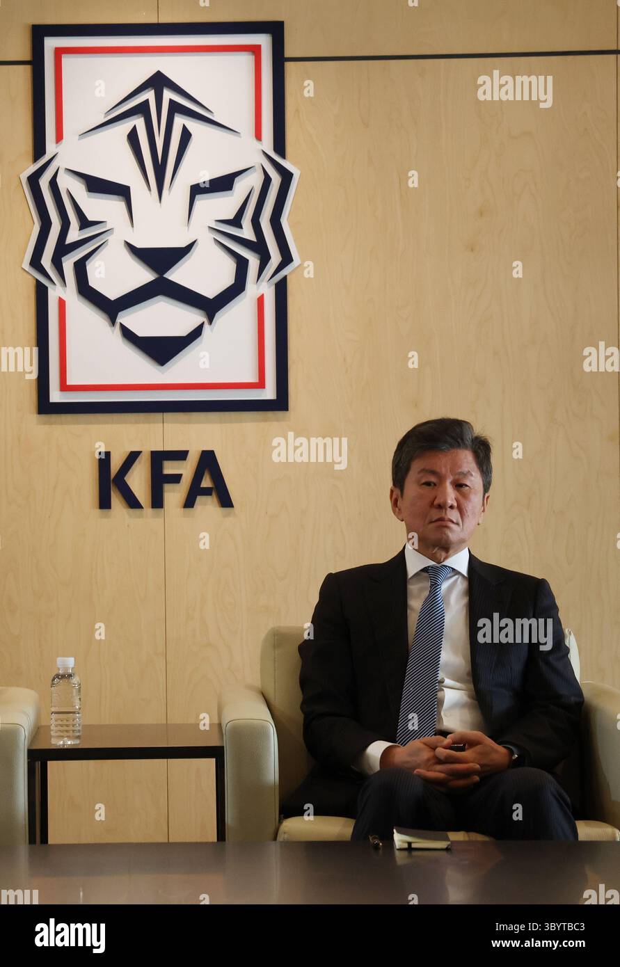 16 febbraio 2024, Seoul, Corea, Repubblica di Seul (Corea, Repubblica di), 16/02/2024.- Chung Mong-gyu, presidente della Korea Football Association (KFA), partecipa a una riunione del Consiglio della KFA presso la sede della KFA a Seoul, Corea del Sud, il 16 febbraio 2024, per decidere il destino del capo allenatore della squadra nazionale maschile Jurgen Klinsmann. (Corea del Sur, Seúl) (immagine di credito: © Yonhap/POOL via ZUMA Press Wire) Foto Stock