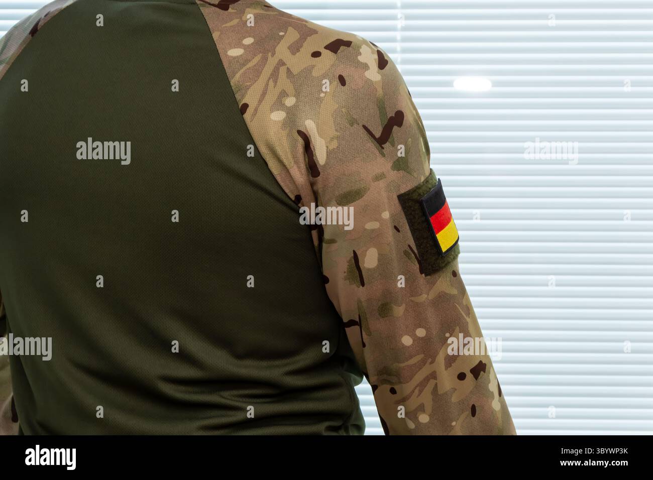 Camuffamento con la bandiera nazionale tedesca. Forze armate e concetto di sicurezza Foto Stock