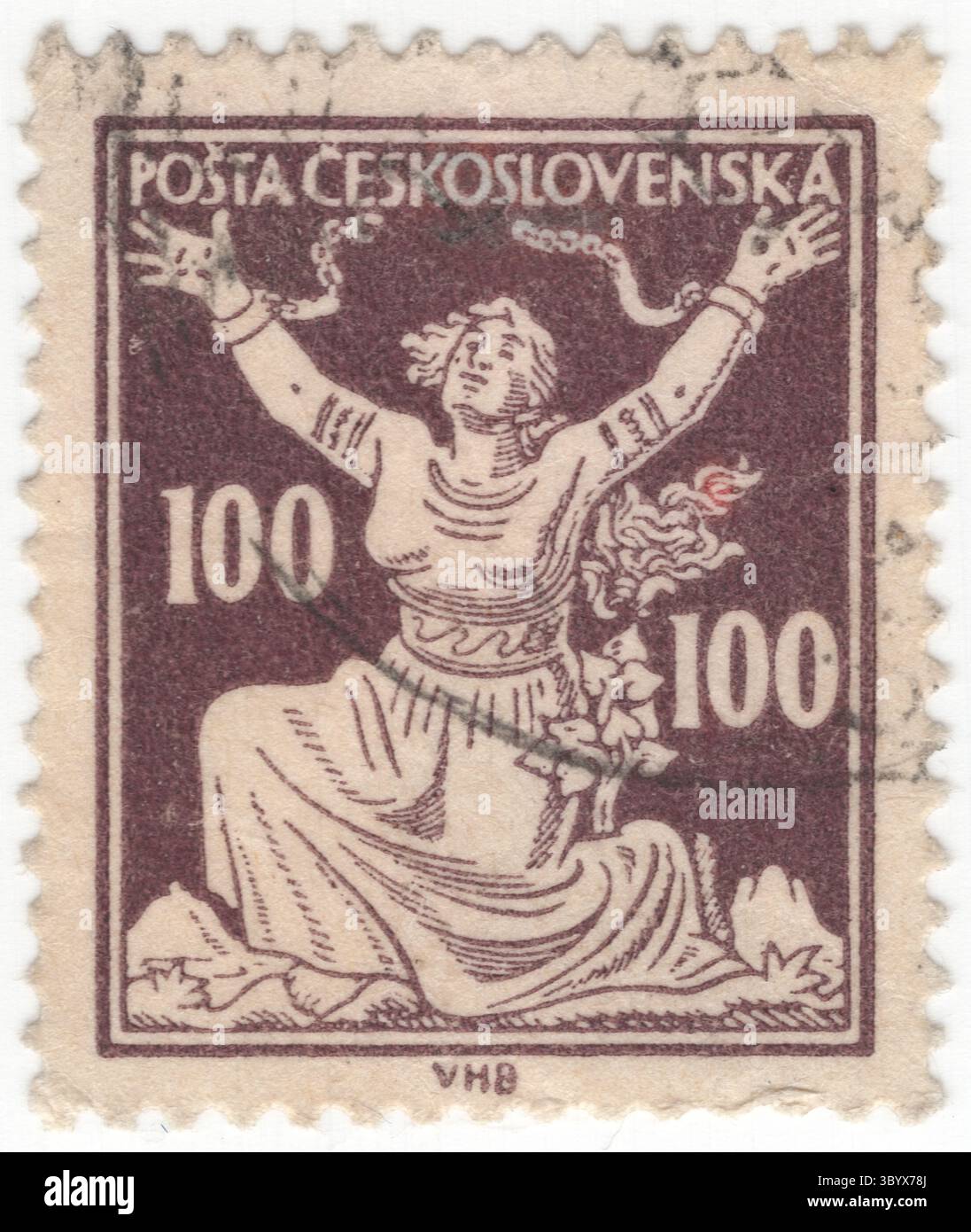CECOSLOVACCHIA - 1920 ottobre 15: 100 haléř francobollo marrone scuro raffigurante allegoria stilizzata Cecoslovacchia che rompe catene alla libertà. La libertà è il potere o il diritto di parlare, agire e cambiare come si vuole senza ostacoli o restrizioni. La libertà è spesso associata alla libertà e all'autonomia nel senso di "dare le proprie leggi”. La filosofia e la religione a volte lo associano al libero arbitrio, come alternativa al determinismo o alla predestinazione. Nelle moderne nazioni di libertà, la libertà è considerata un diritto, specialmente la libertà di parola, la libertà di religione e la libertà di stampa Foto Stock
