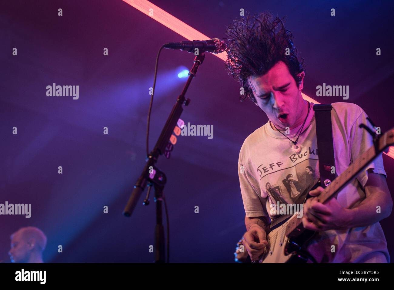 13 giugno 2019 - Copenaghen, Danimarca - Danimarca, Copenaghen - 13 giugno 2019. La band indie rock inglese The 1975 esegue un concerto dal vivo al Tap1 di Copenaghen. Qui il cantante Matthew Healy viene visto dal vivo sul palco. (Credito fotografico: Gonzales Photo - Thomas Rasmussen) (credito immagine: © Thomas Rasmussen/Gonzales Photo via ZUMA Press) Foto Stock