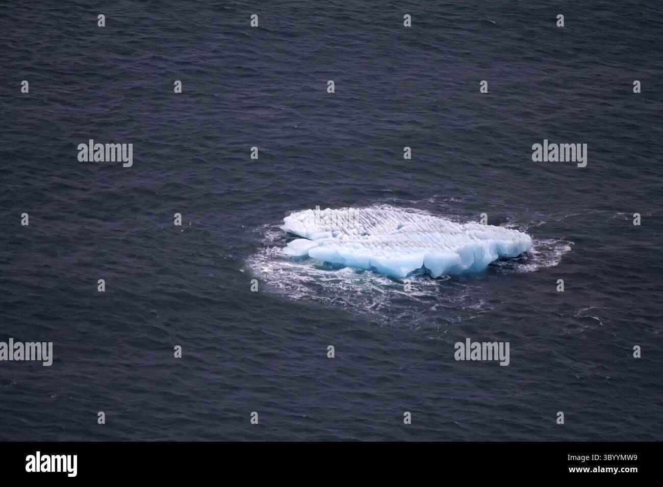 Glacier schegge arenarsi. Arctic isola Settentrionale Novaya Zemlya Foto Stock