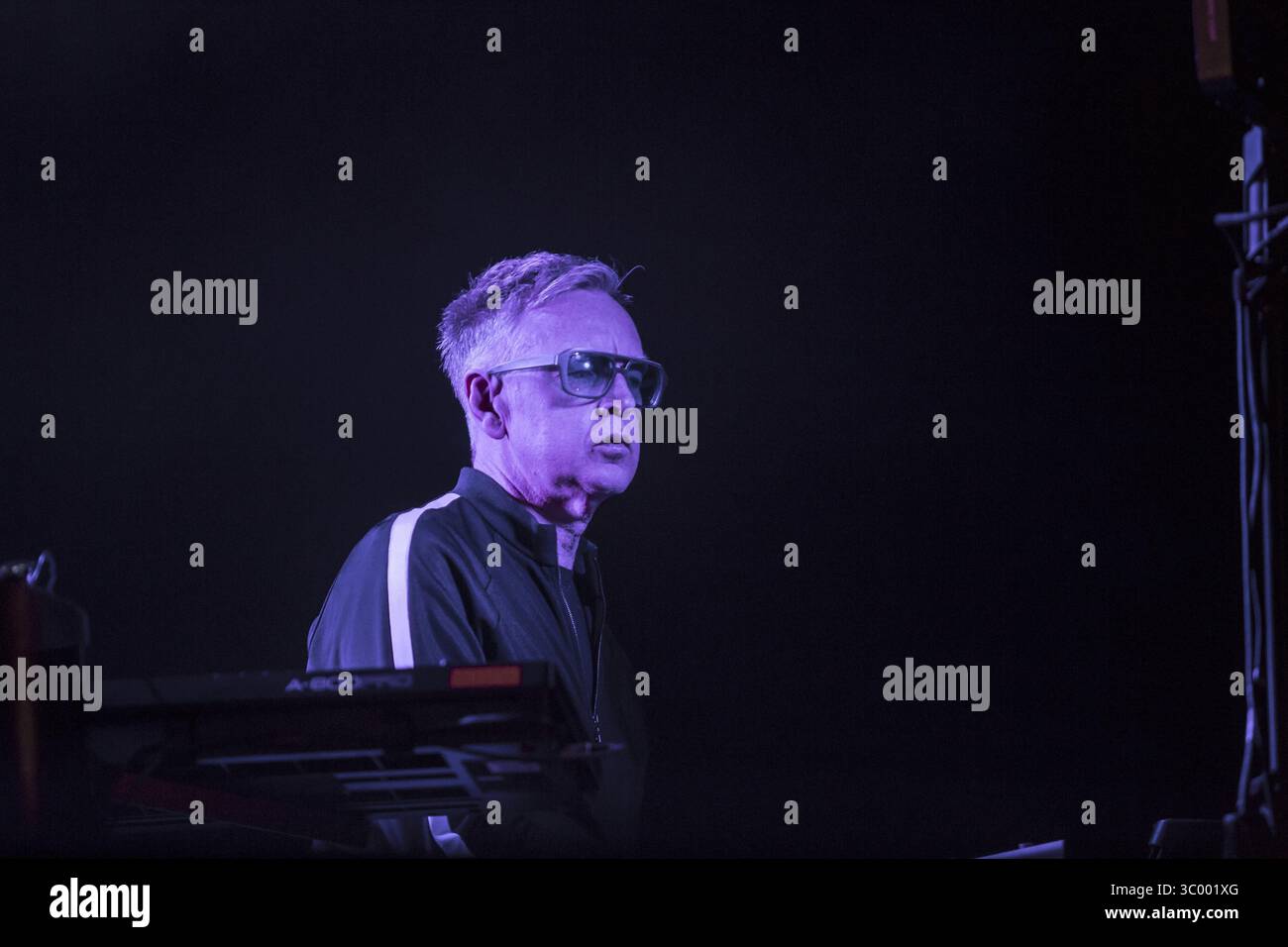 31 maggio 2017 - Copenaghen, Inghilterra, Danimarca - il gruppo elettronico inglese Depeche Mode esegue un concerto dal vivo al Telia Parken di Copenaghen. Qui il musicista Andy Fletcher viene visto dal vivo sul palco. Danimarca, 31/05 2017. (Immagine di credito: © Samy Khabthani/Gonzales foto tramite ZUMA Press) Foto Stock