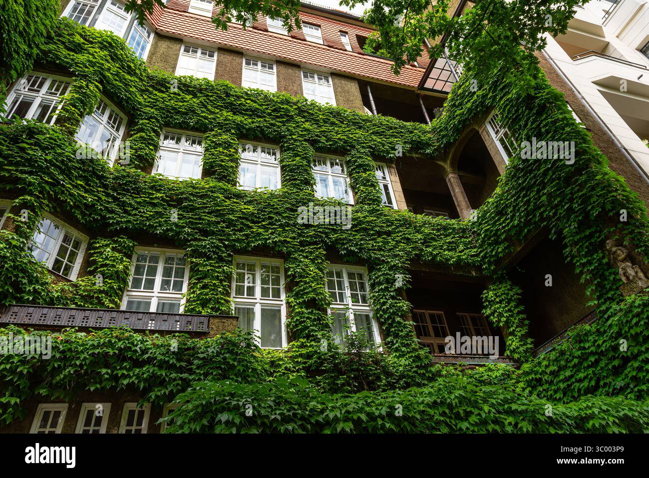 La facciata della casa verde a Berlino-Charlottenburg Germania Foto Stock