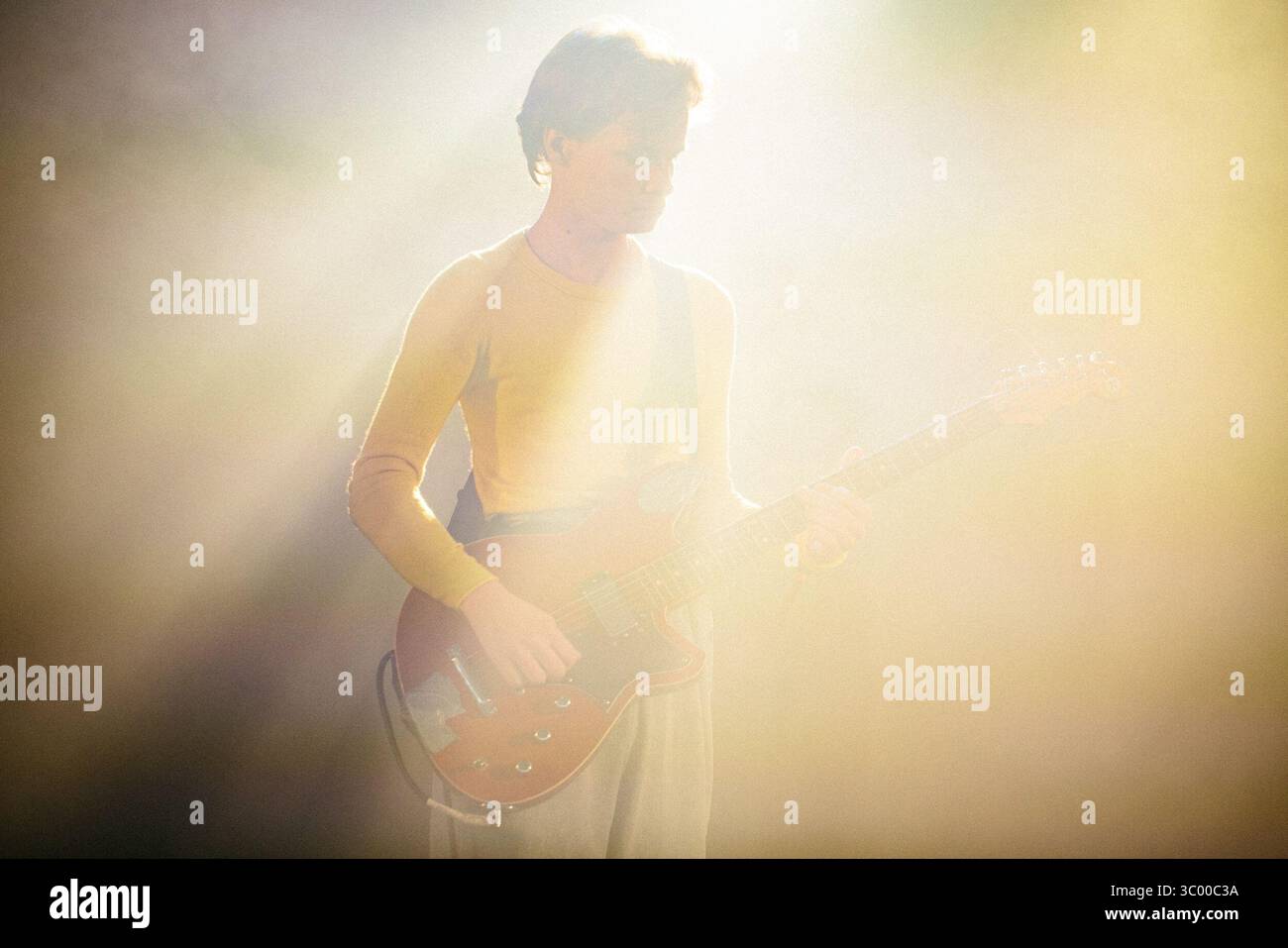 5 luglio 2019 - Roskilde, Danimarca - Roskilde, Danimarca. 5 luglio 2019. La band britannica Black Midi esegue un concerto dal vivo durante il festival di musica danese Roskilde Festival 2019. Qui il chitarrista Geordie Greep viene visto dal vivo sul palco. (Credito fotografico: Gonzales Photo - Malthe Ivarsson) (immagine di credito: © Malthe Ivarsson/Gonzales Photo via ZUMA Press) Foto Stock