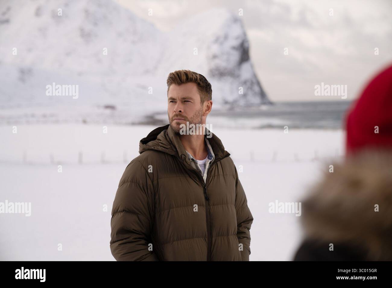 Limitless (2022 -) stagione 1, episodio 2 "shock" Chris Hemsworth posa per un ritratto. *Filmstill - solo per uso editoriale* vedere istruzioni speciali. Immagine CAP/TFS fornita da Capital Pictures Foto Stock
