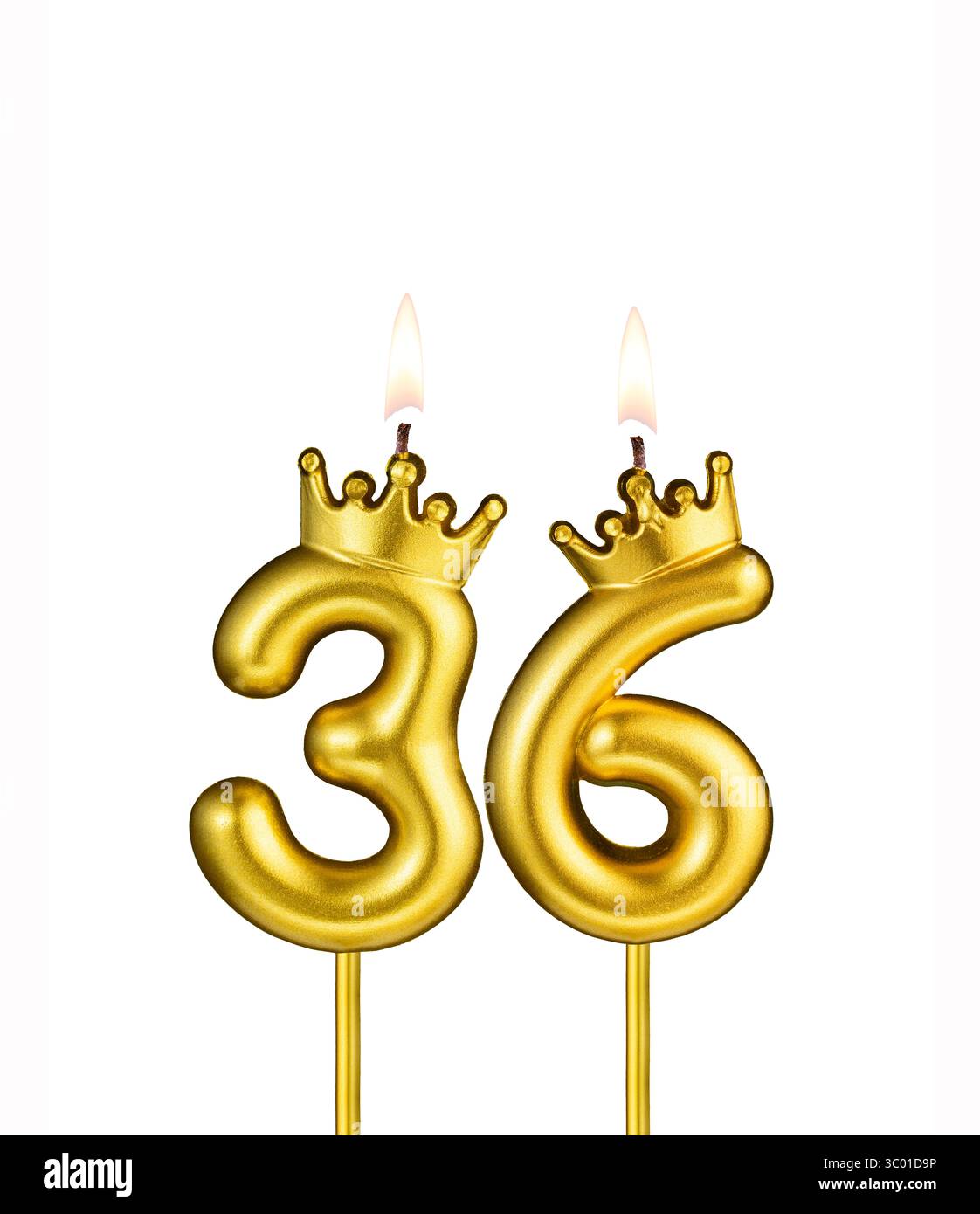 Candela dorata con numero corona 36 - sfondo bianco Foto Stock