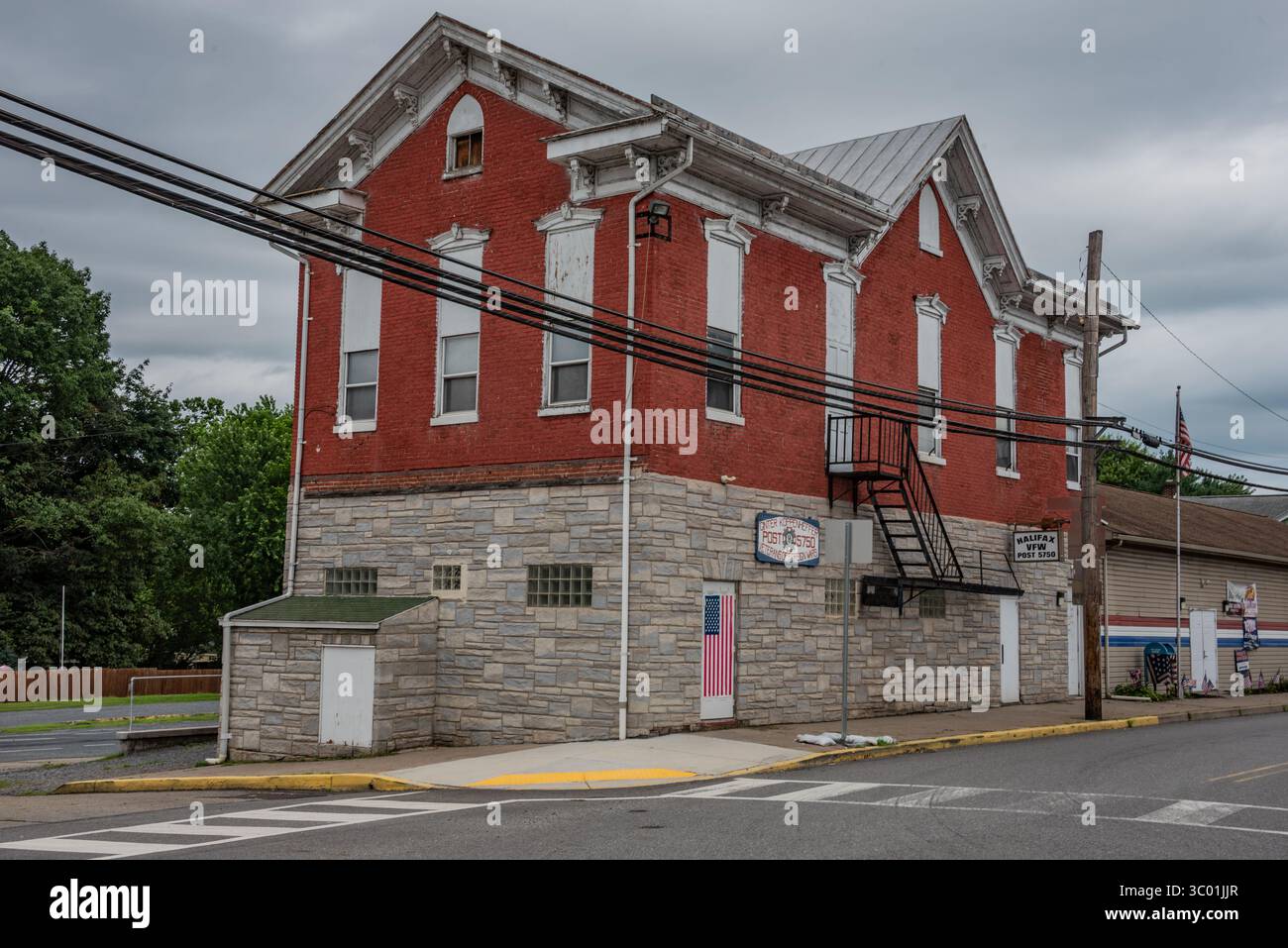 Halifax Pennsylvania VFW Hall in un nuvoloso giorno d'estate Foto Stock
