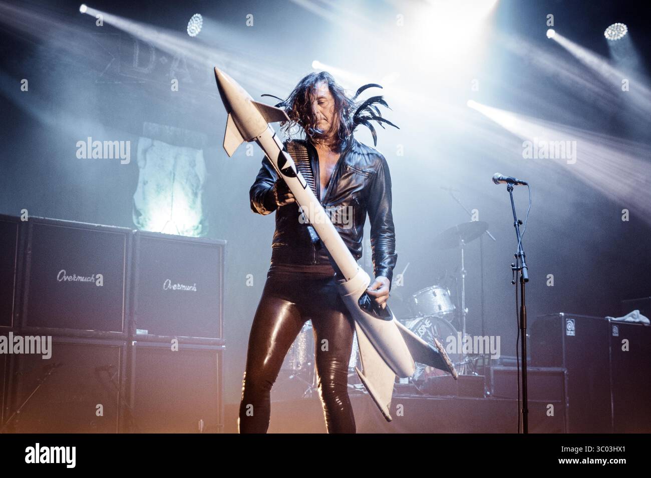 7 maggio 2021, Danimarca: Roskilde, Danimarca. 7 maggio 2021. La rock band danese D-A-D esegue un concerto dal vivo al Roskilde Kongrescenter di Roskilde. Qui il bassista Stig Pedersen è visto dal vivo sul palco., Credit:Thomas Rasmussen / ZUMA Press (Credit Image: © Thomas Rasmussen/Gonzales Photo via ZUMA Press) Foto Stock