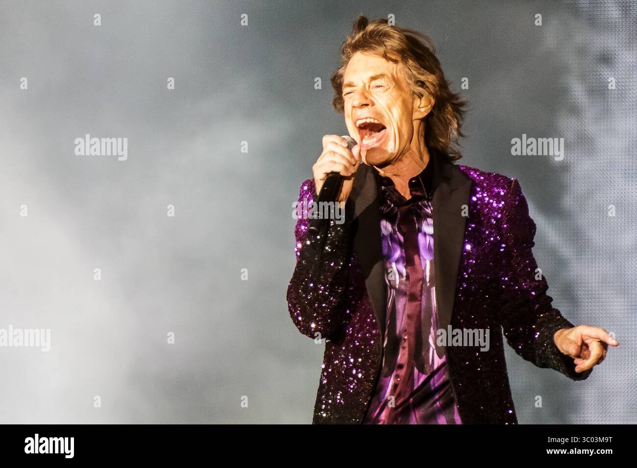 3 luglio 2014 - Roskilde, Inghilterra, Danimarca - The Rolling Stones, la leggendaria rock band inglese esegue un concerto dal vivo all'Orange Stage durante il Roskilde Festival 2014. Qui il cantante e cantautore Mick Jagger viene visto dal vivo sul palco. Danimarca, 03/07.2014. (Immagine di credito: © Peter Troest/Gonzales foto tramite ZUMA Press) Foto Stock