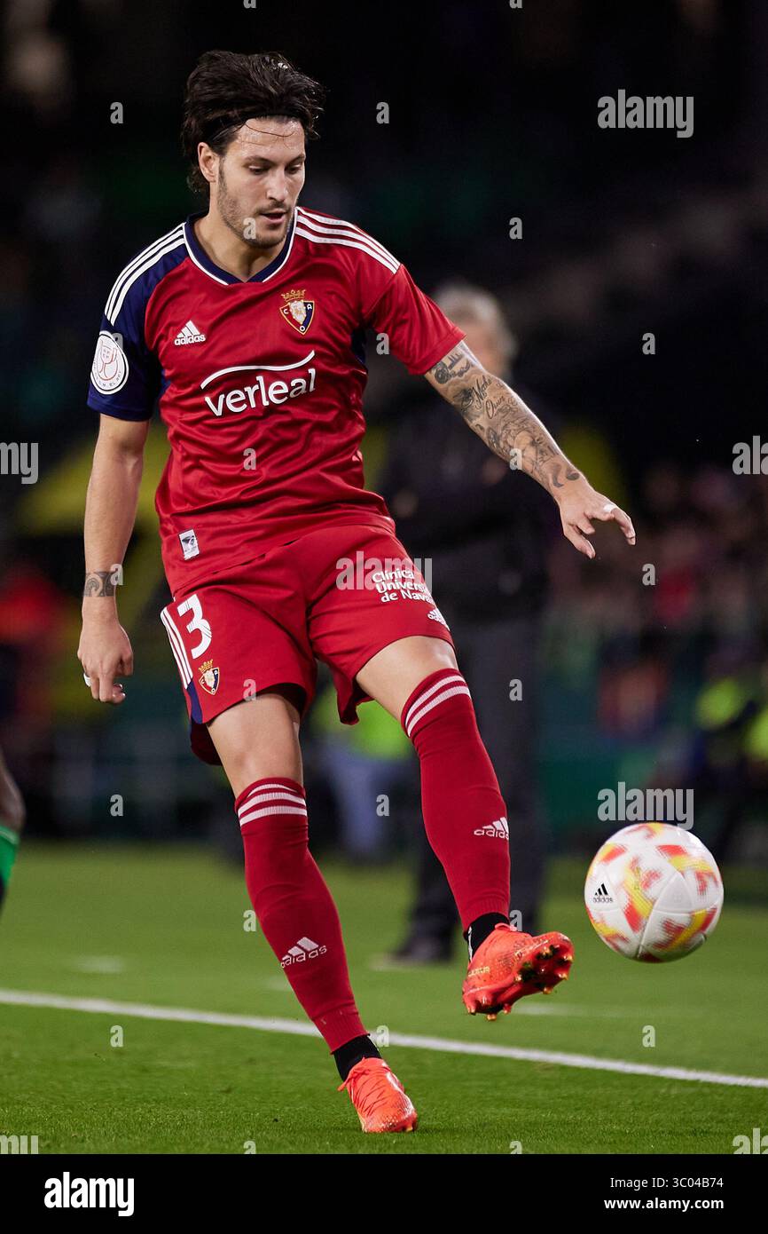 18 gennaio 2023, Spagna, Andalusia, Siviglia, Estadio Benito Villamain: Siviglia, Spagna. 18 gennaio 2023. Juan Cruz (3) di Osasuna visto durante il match di Coppa del Rey tra Real Betis e Osasuna all'Estadio Benito Villamarin di Siviglia., Credit:Jesus Ruiz Medina / ZUMA Press (Credit Image: © Jesus Ruiz Medina/Gonzales Photo via ZUMA Press) Foto Stock