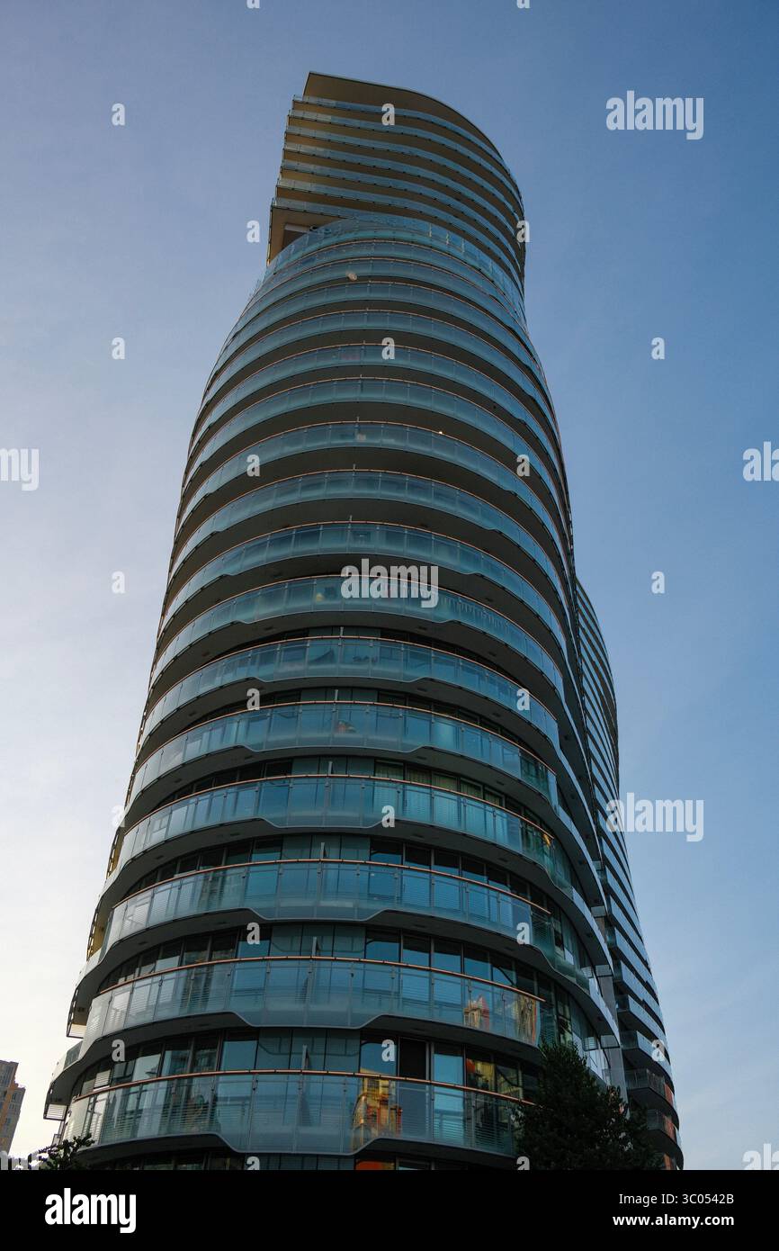 Gli angoli arrotondati del condominio Arc nel centro di Vancouver, British Columbia. Foto Stock