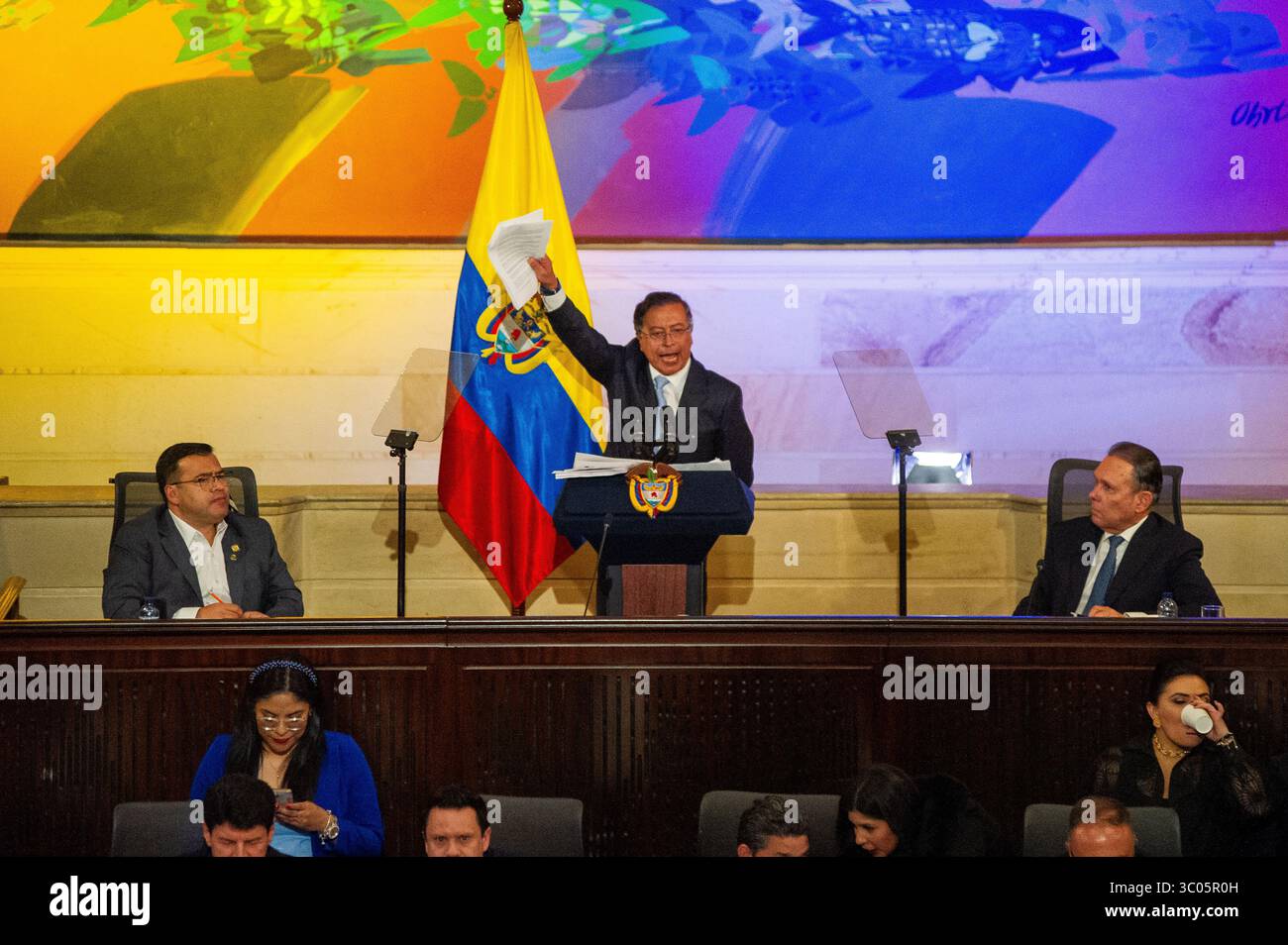 Bogotà, Colombia. 20 luglio 2025. il presidente colombiano Gustavo Petro parla durante la puntata del periodo di sessione 2025-2026 del Congresso colombiano, il 20 luglio 2025 a Bogotà, Colombia. Foto di: Sebastian Barros/Long Visual Press credito: Long Visual Press/Alamy Live News Foto Stock