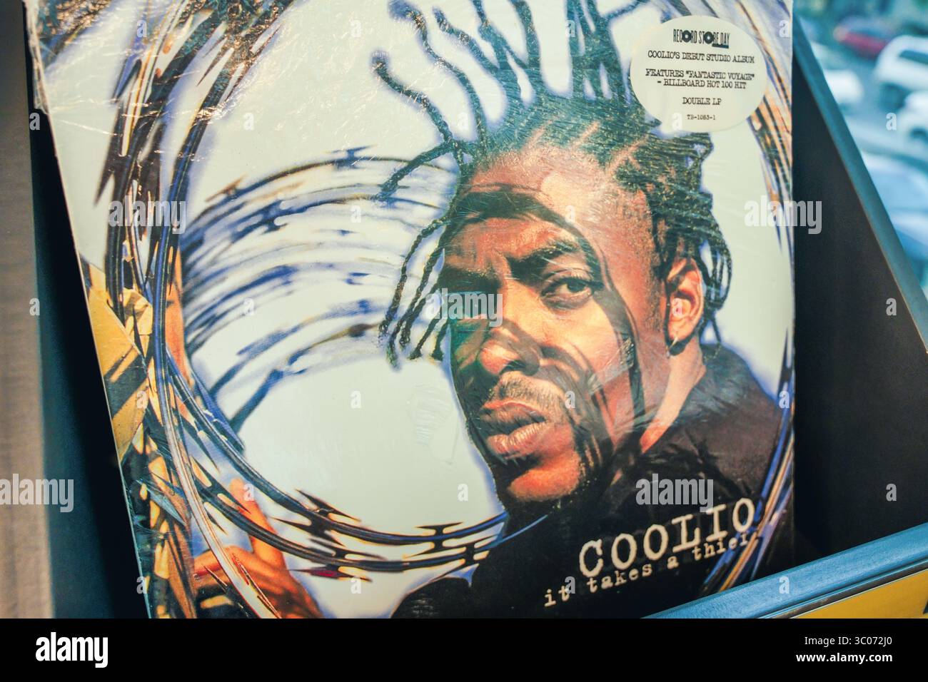 Almaty, Kazakistan - 08 luglio 2025: Coolio 'IT Takes a Thief' album in vinile. Musica rap Foto Stock