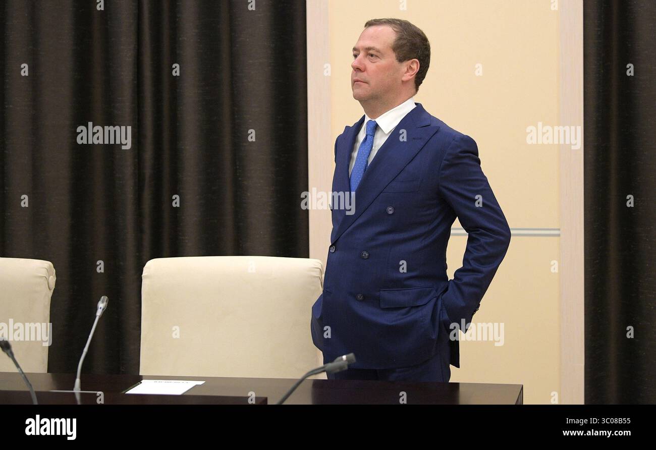 13 ottobre 2018 - Novo-Ogaryovo, Mosca, Russia - il primo ministro russo Dmitry Medvedev prima di una riunione dei membri permanenti del Consiglio di sicurezza presieduto dal presidente Vladimir Putin presso la residenza dei presidenti di Novo-Ogaryovo 12 ottobre 2018 fuori Mosca, Russia. (Immagine di credito: © Russian Presidency via ZUMA Wire) Foto Stock