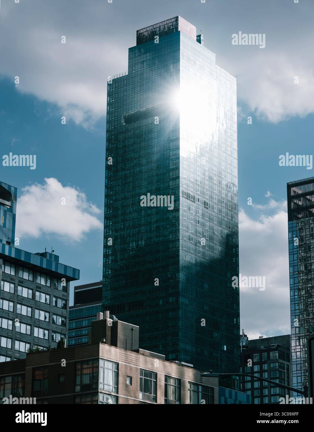 moderno edificio per uffici di colore blu Foto Stock