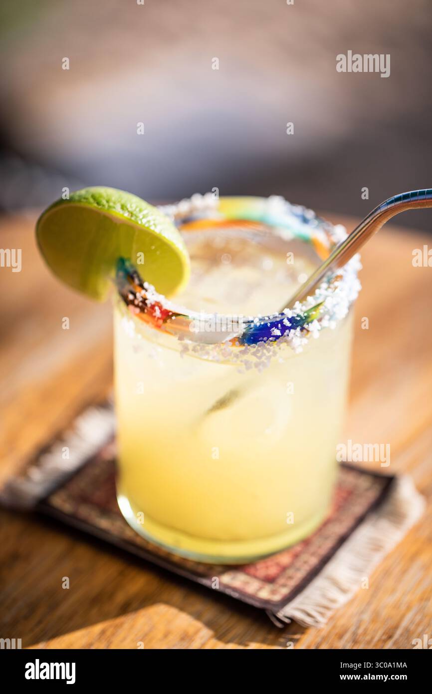 Primo piano di Margarita con Lime e Salt Rim Foto Stock
