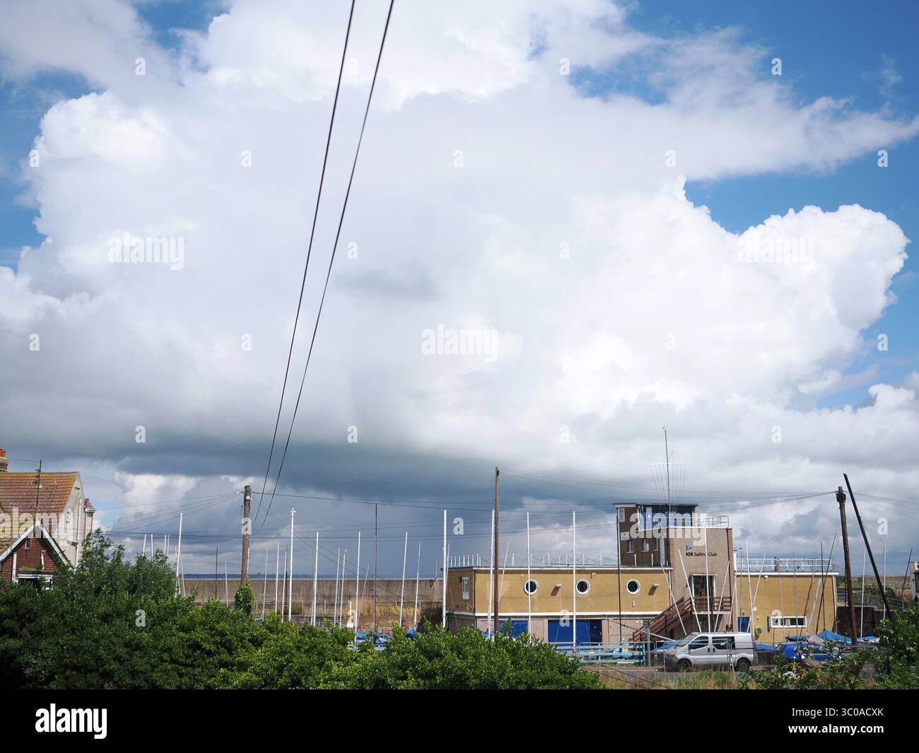 Sheerness, Kent, Regno Unito. 21 luglio 2025. Meteo nel Regno Unito: Nuvole di pioggia a Sheerness, Kent. Crediti: James Bell/Alamy Live News Foto Stock