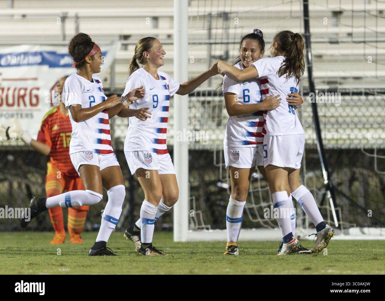 12 ottobre 2018 - Lakewood Ranch, Florida, Stati Uniti - Lakewood Ranch, FL - venerdì 12 ottobre 2018: L'U-17 USWNT sconfisse l'U-17 messicano per 3-1. (Immagine di credito: © Roy K. Miller/ISIPhotos via ZUMA Wire) Foto Stock