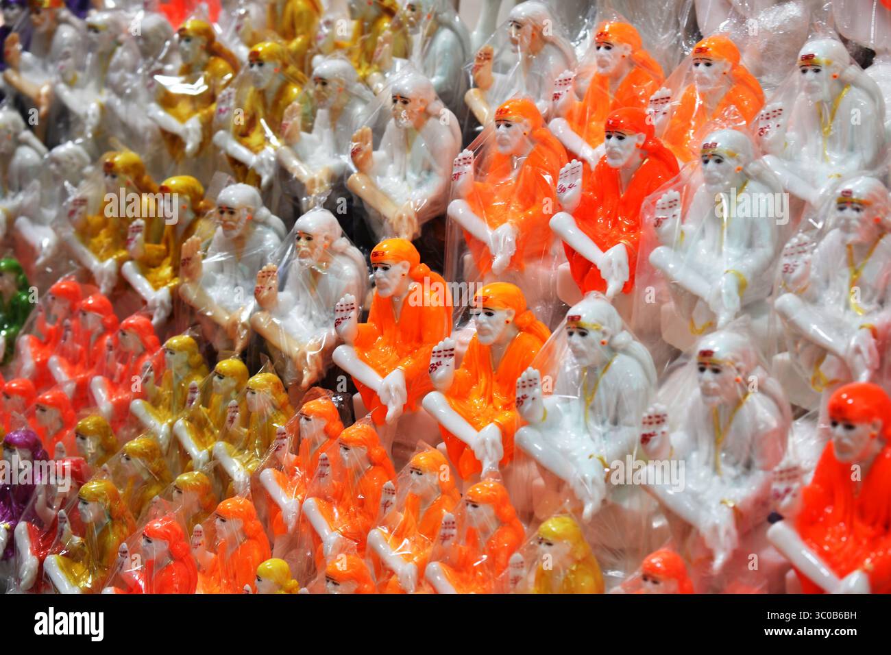 Shirdi Sai Baba statuette negozio di cimeli shirdi ahmednagar maharashtra india Foto Stock